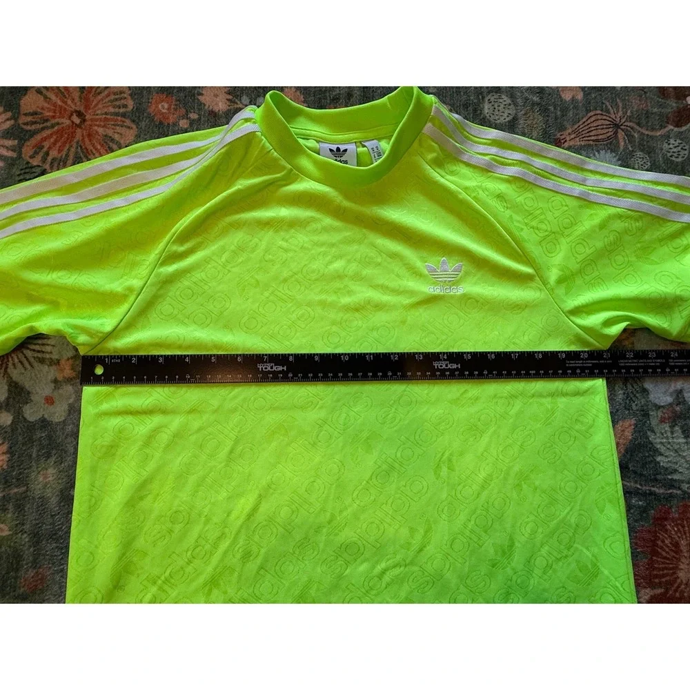 Adidas‎ Originals Neon Green Embossed Logo T-Shirt Mens Medium World Cup